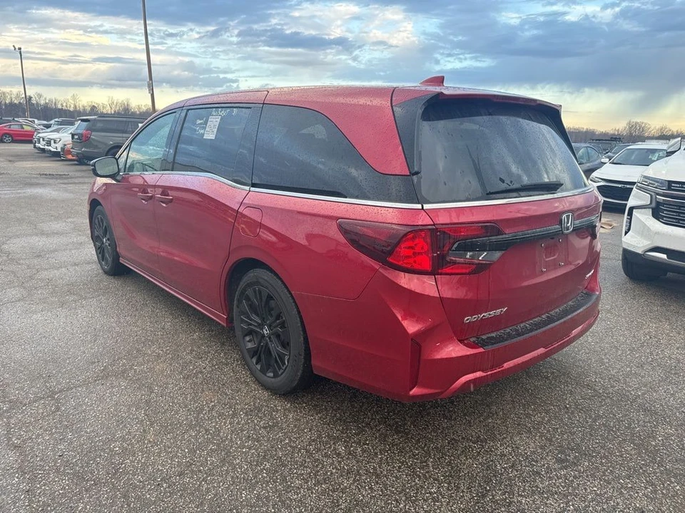 2025 Honda Odyssey - Image 2 of 8