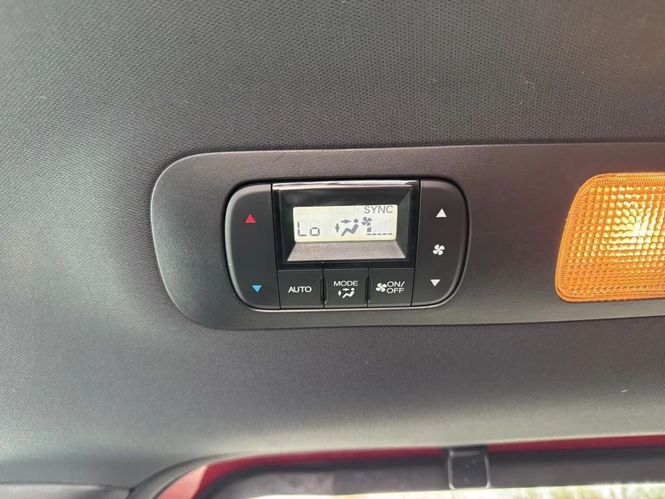 2025 Honda Odyssey - Image 15 of 21