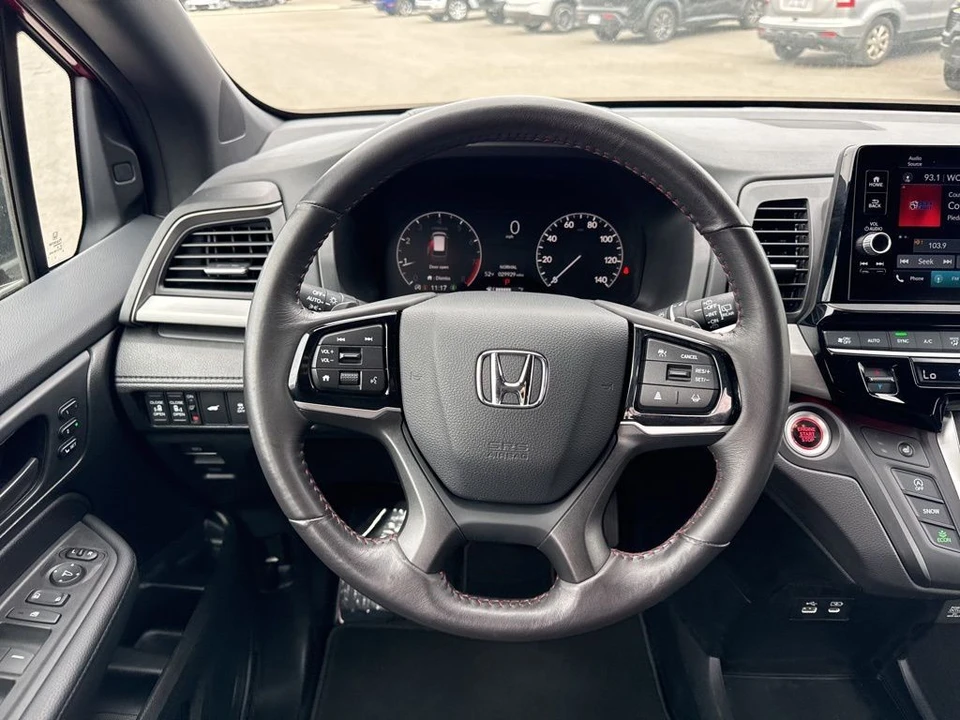 2025 Honda Odyssey - Image 17 of 21
