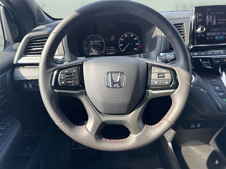 2025 Honda Odyssey - Image 16 of 21
