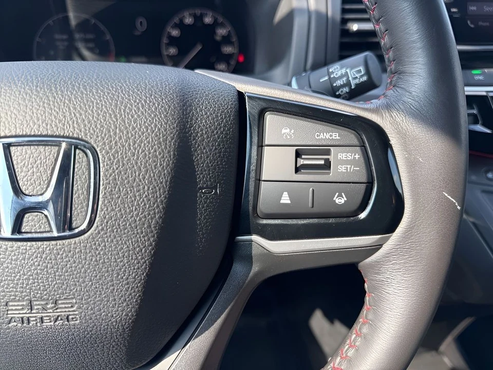 2025 Honda Odyssey - Image 18 of 21