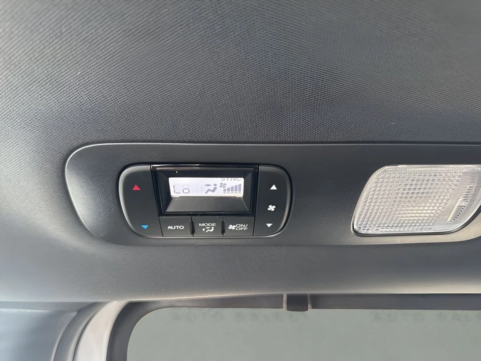 2025 Honda Odyssey - Image 14 of 21