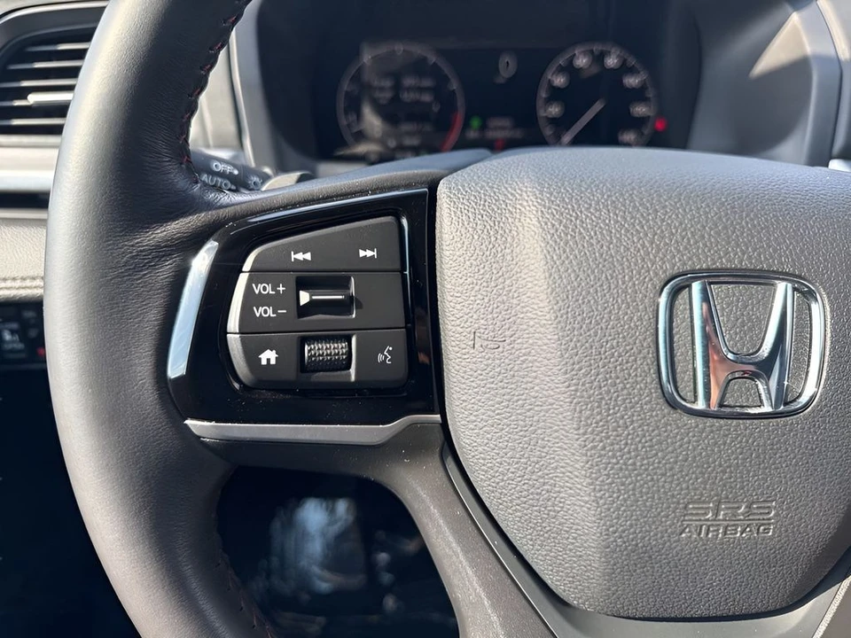 2025 Honda Odyssey - Image 17 of 21