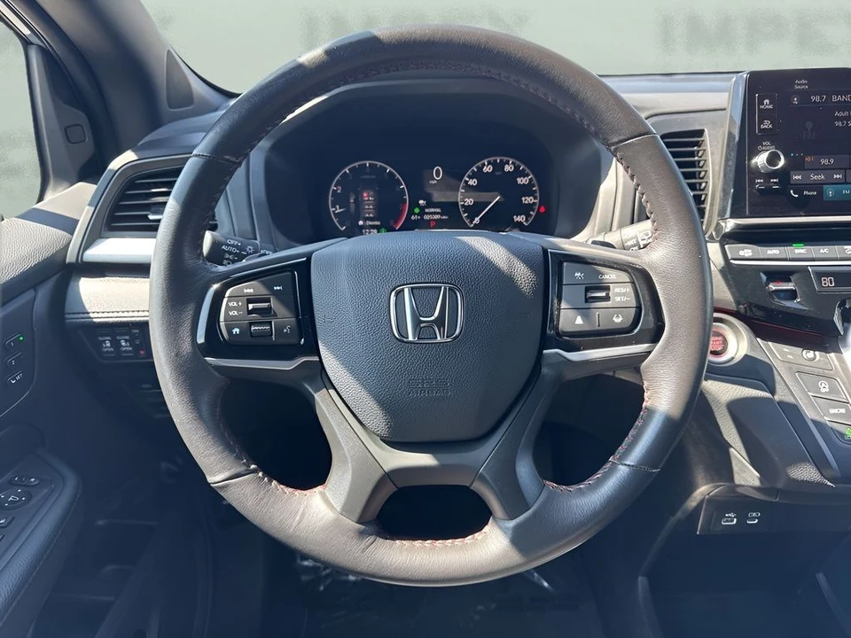 2025 Honda Odyssey - Image 16 of 21