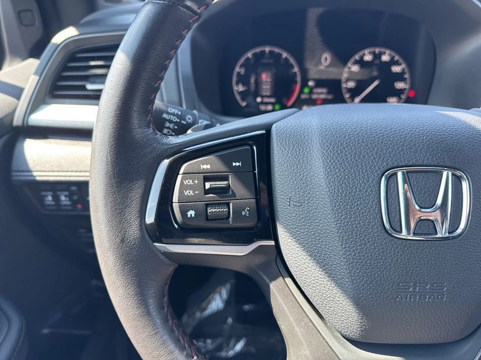 2025 Honda Odyssey - Image 17 of 21