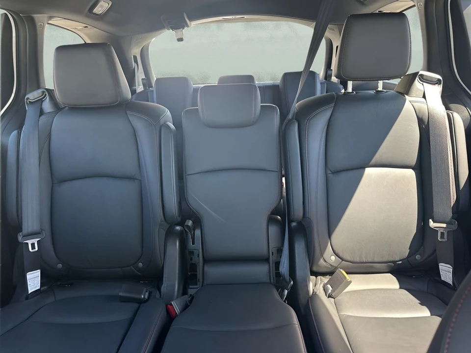 2025 Honda Odyssey - Image 13 of 21