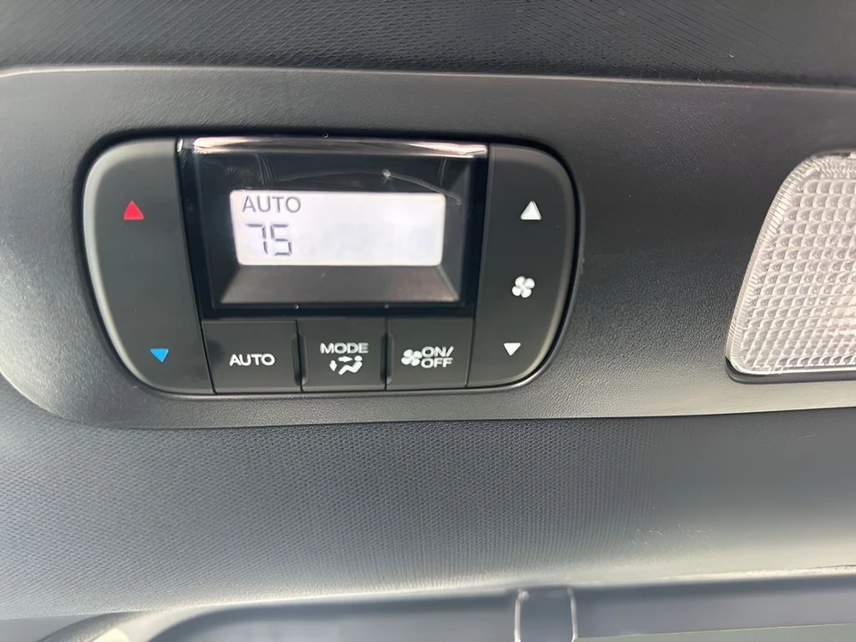 2025 Honda Odyssey - Image 14 of 21