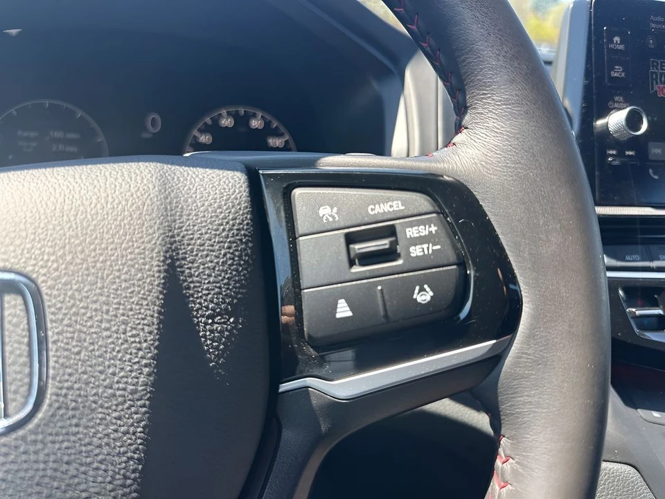 2025 Honda Odyssey - Image 18 of 21