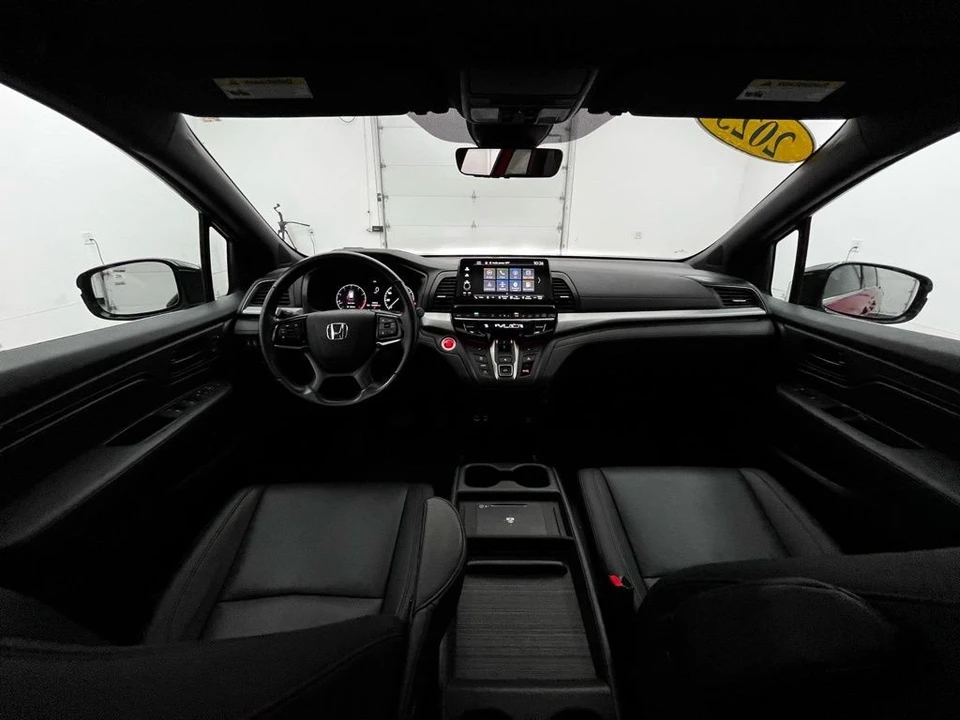 2025 Honda Odyssey - Image 2 of 12