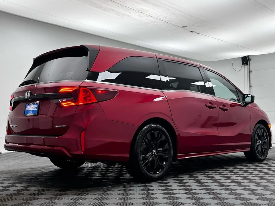 2025 Honda Odyssey - Image 8 of 12