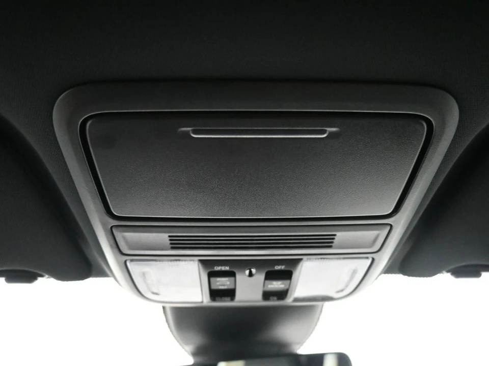 2025 Honda Odyssey - Image 17 of 21