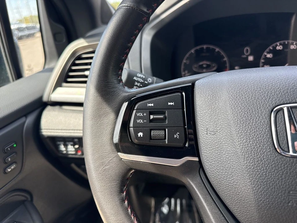 2025 Honda Odyssey - Image 19 of 21