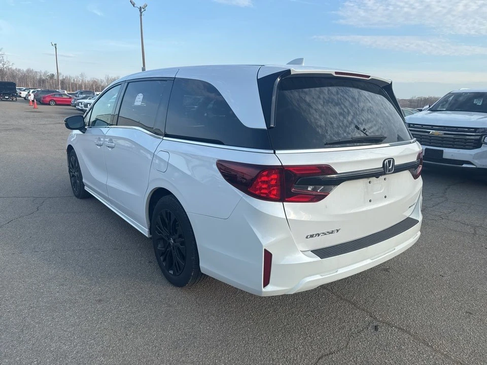 2025 Honda Odyssey - Image 2 of 8