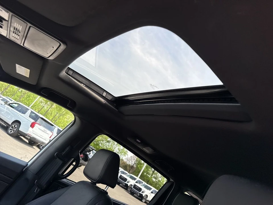 2025 Honda Odyssey - Image 12 of 21