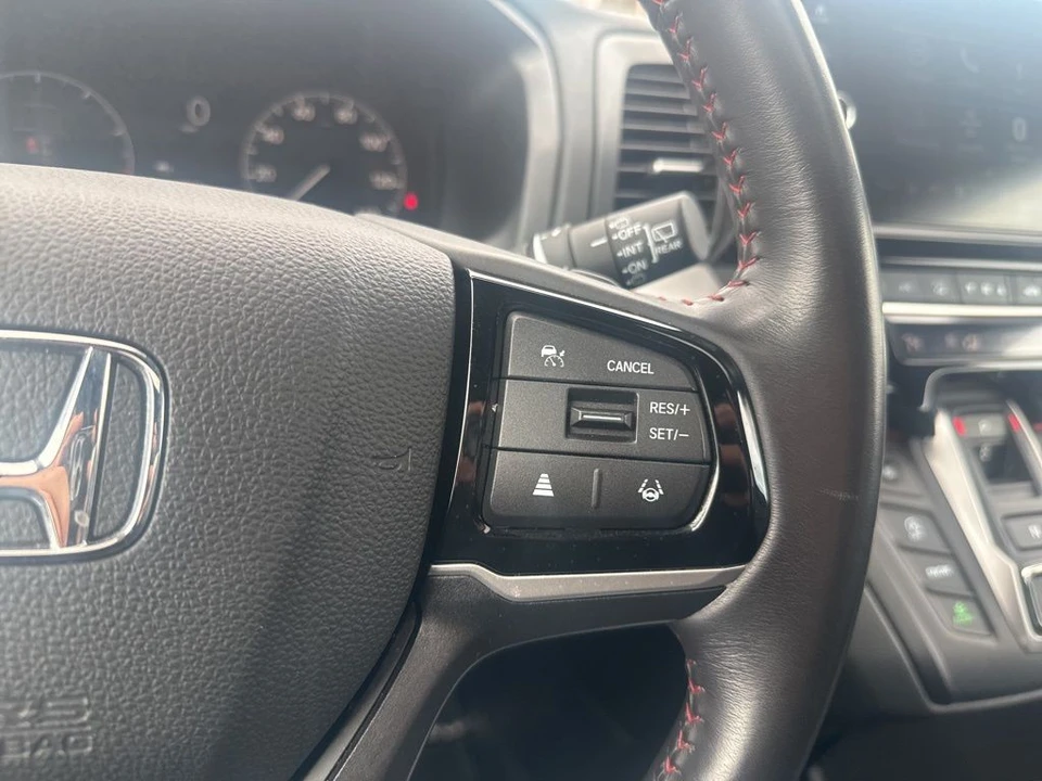 2025 Honda Odyssey - Image 18 of 21