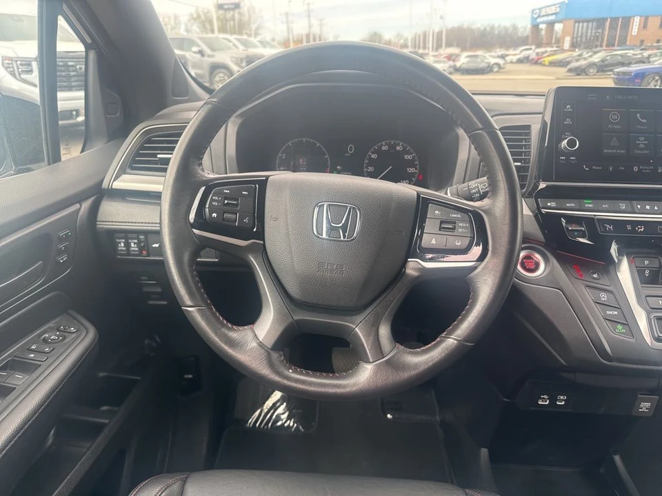 2025 Honda Odyssey - Image 15 of 21
