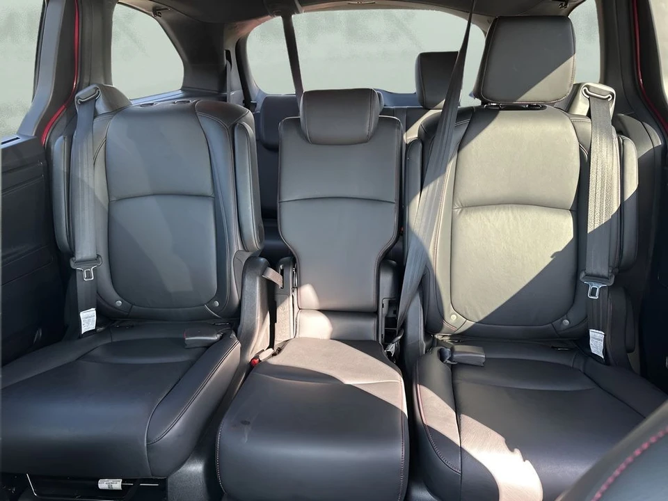 2025 Honda Odyssey - Image 11 of 21