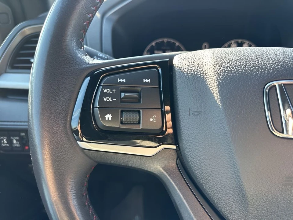 2025 Honda Odyssey - Image 15 of 21