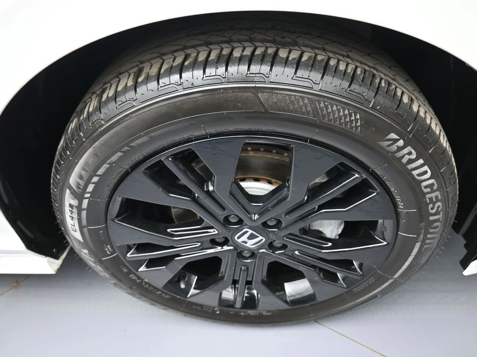2025 Honda Odyssey - Image 13 of 21
