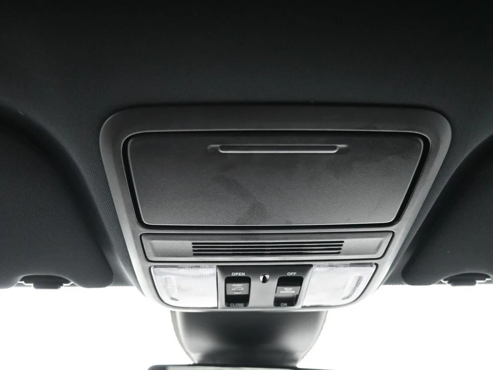 2025 Honda Odyssey - Image 17 of 21