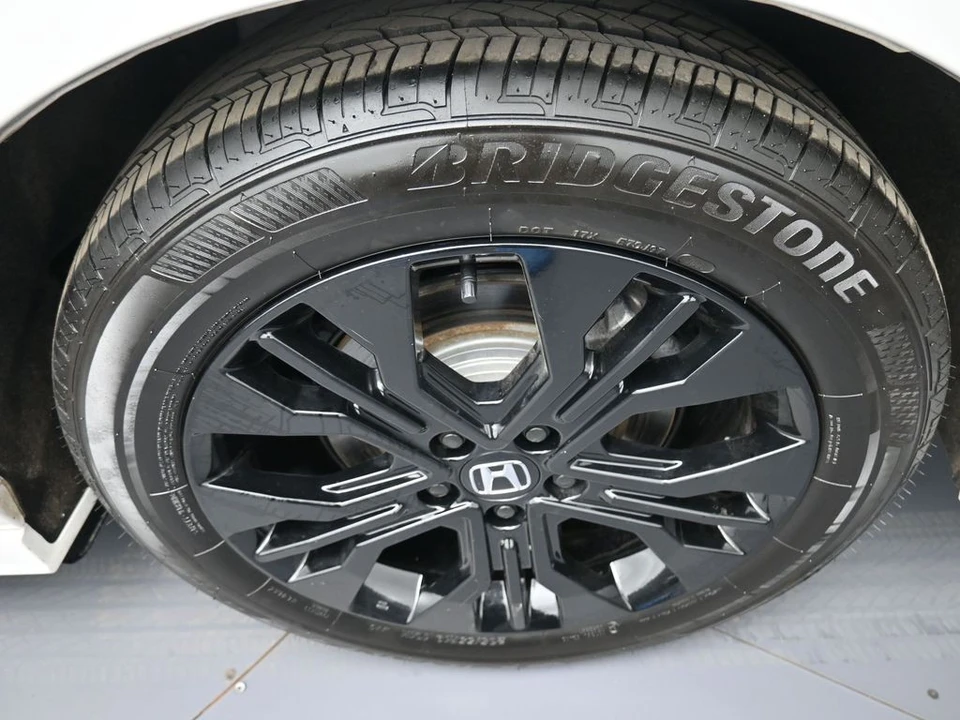 2025 Honda Odyssey - Image 15 of 21