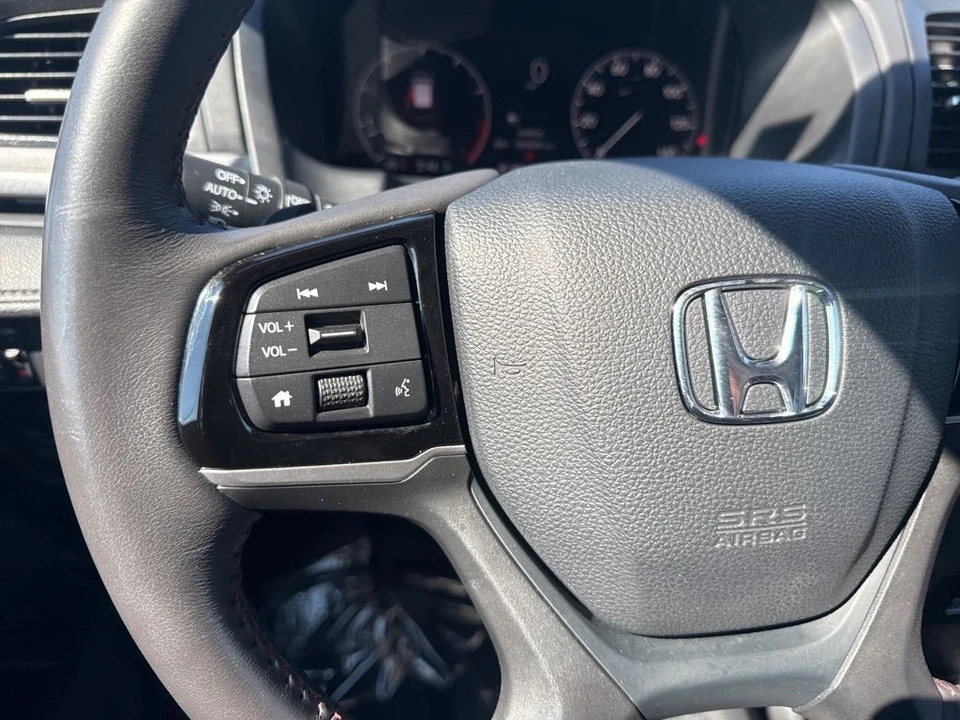 2025 Honda Odyssey - Image 17 of 21
