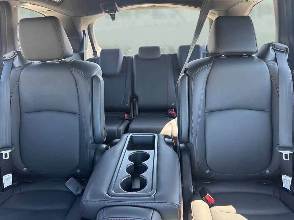 2025 Honda Odyssey - Image 13 of 21