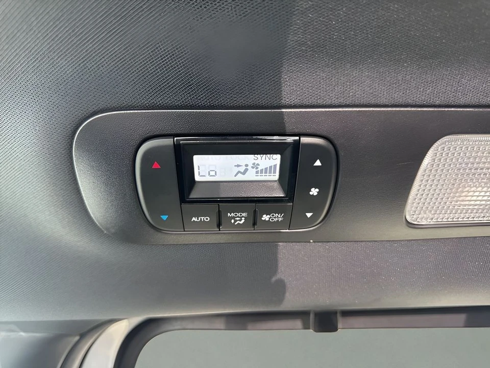 2025 Honda Odyssey - Image 14 of 21
