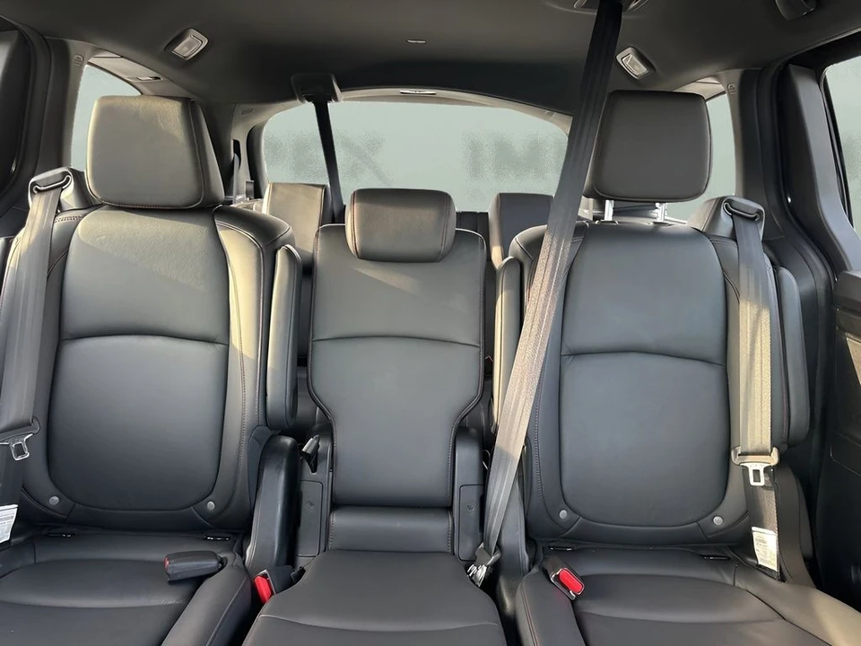 2025 Honda Odyssey - Image 18 of 21