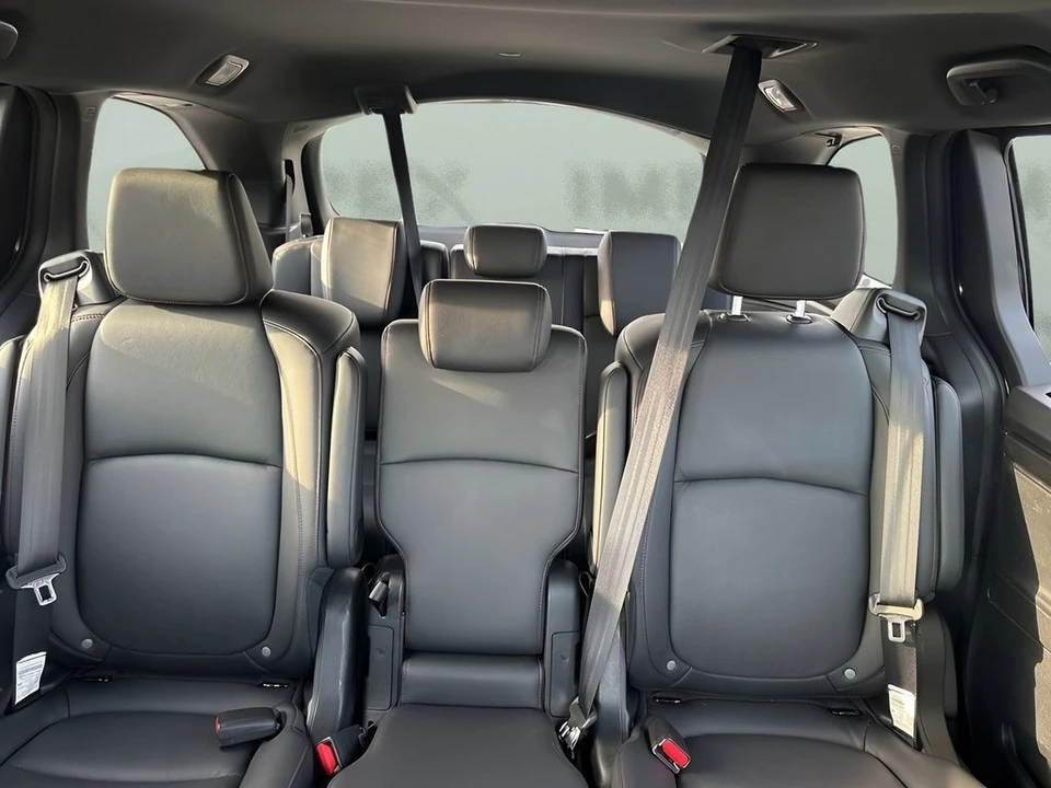 2025 Honda Odyssey - Image 19 of 21