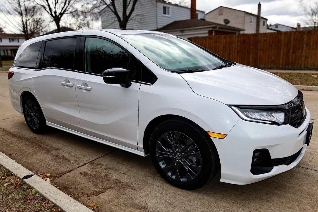 2025 Honda Odyssey - Image 3 of 21