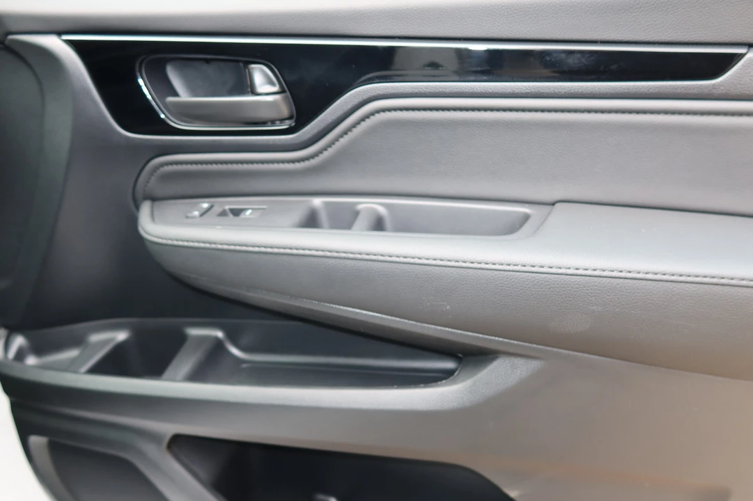 2025 Honda Odyssey - Image 19 of 21