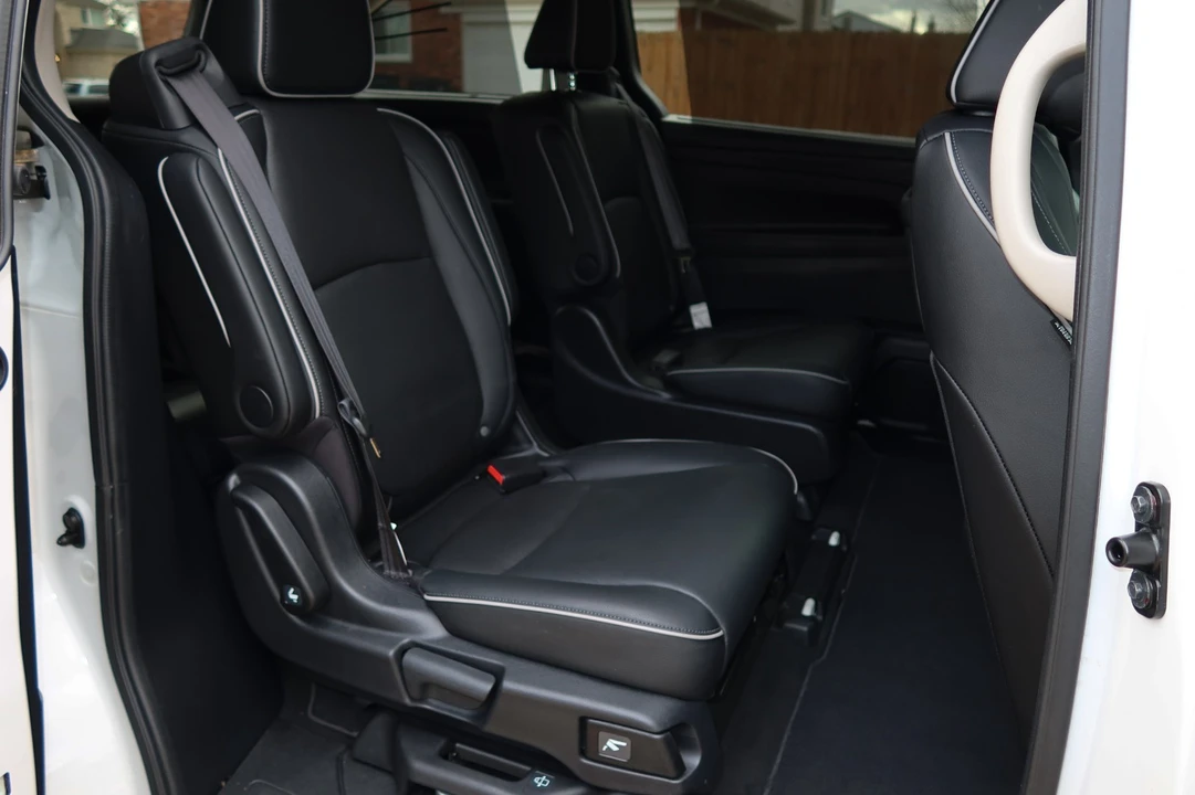 2025 Honda Odyssey - Image 16 of 21