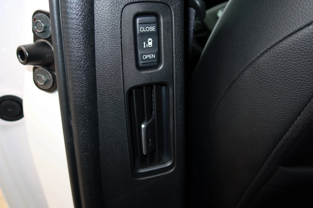2025 Honda Odyssey - Image 13 of 21
