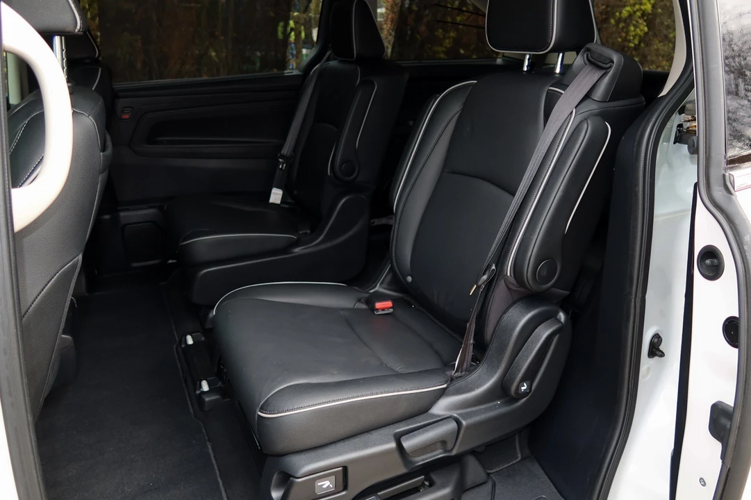 2025 Honda Odyssey - Image 11 of 21