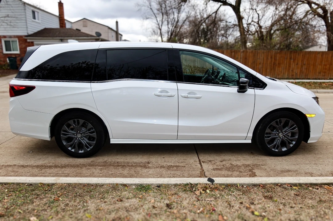 2025 Honda Odyssey - Image 4 of 21