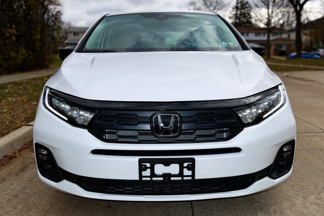 2025 Honda Odyssey - Image 2 of 21