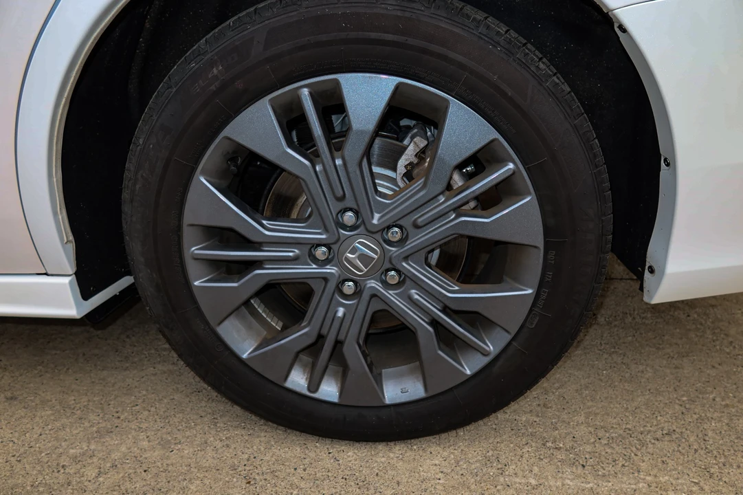 2025 Honda Odyssey - Image 8 of 21