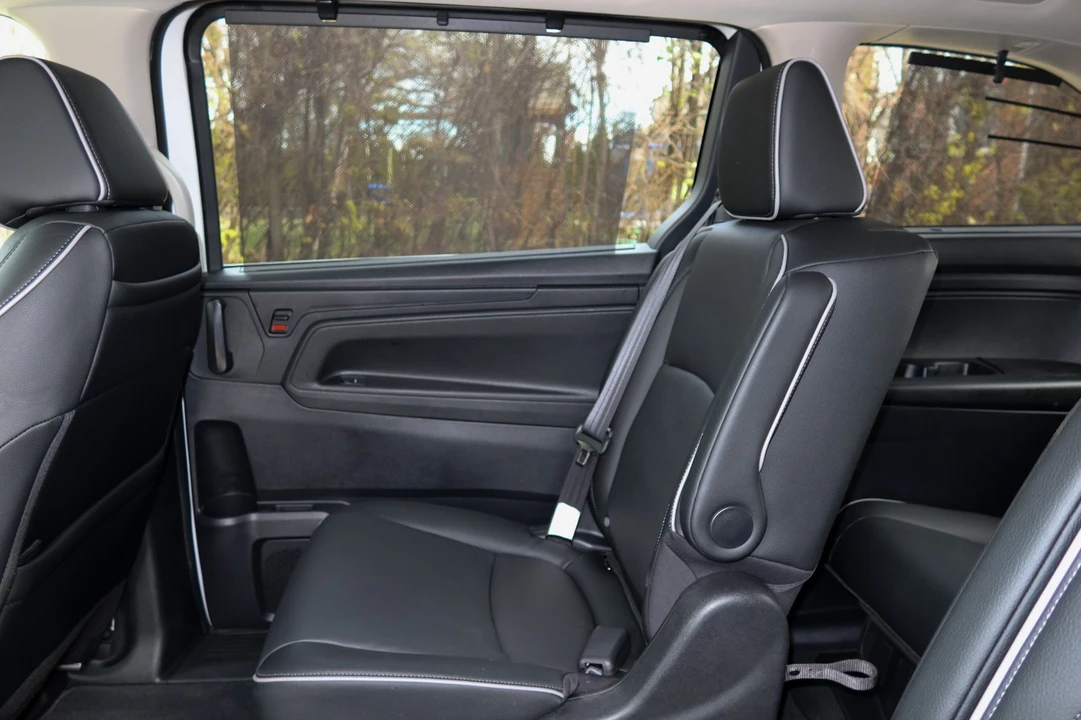 2025 Honda Odyssey - Image 15 of 21