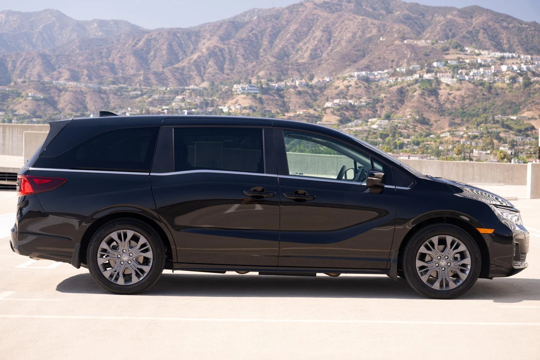 2025 Honda Odyssey - Image 7 of 31