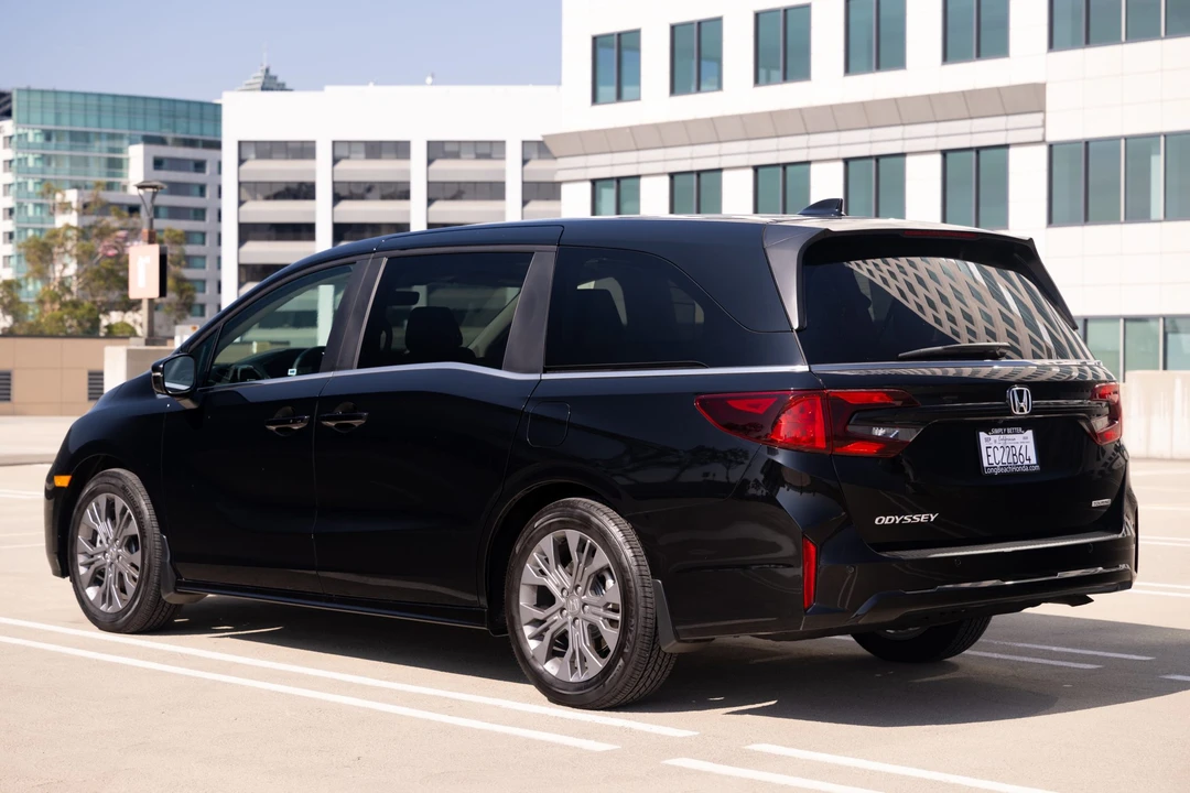 2025 Honda Odyssey - Image 12 of 31
