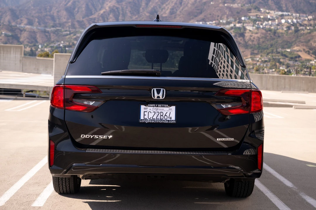 2025 Honda Odyssey - Image 10 of 31