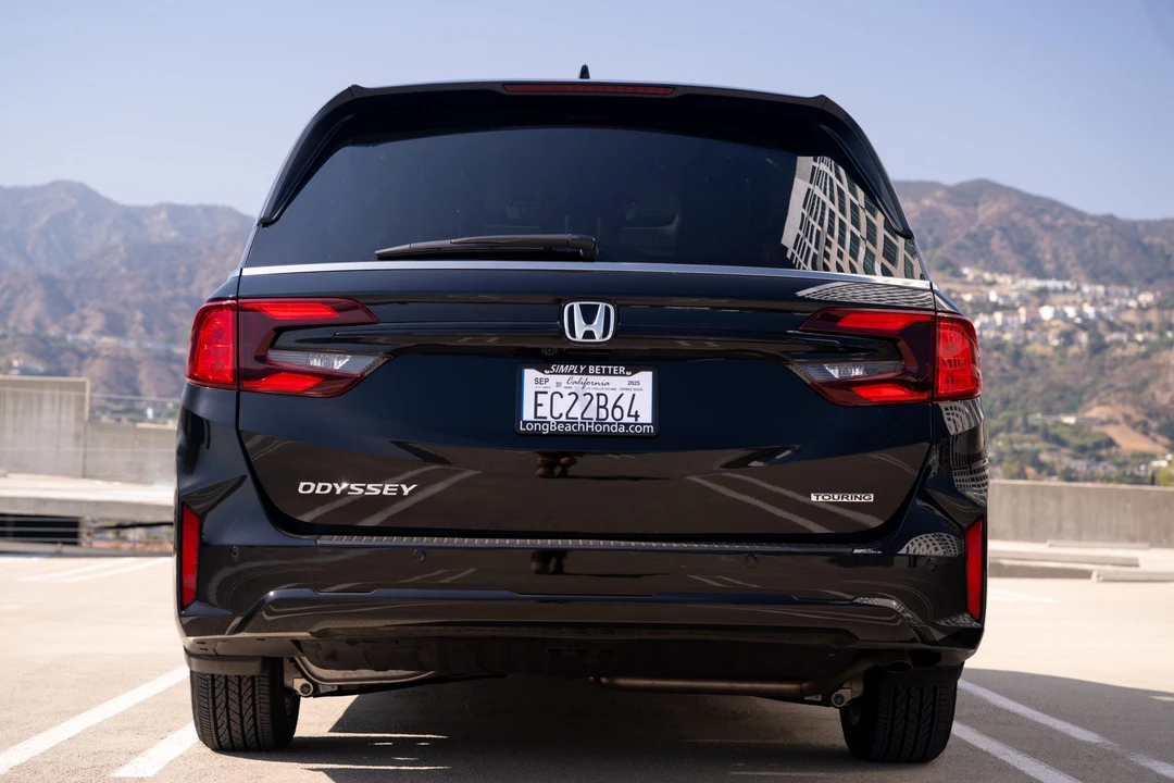 2025 Honda Odyssey - Image 11 of 31