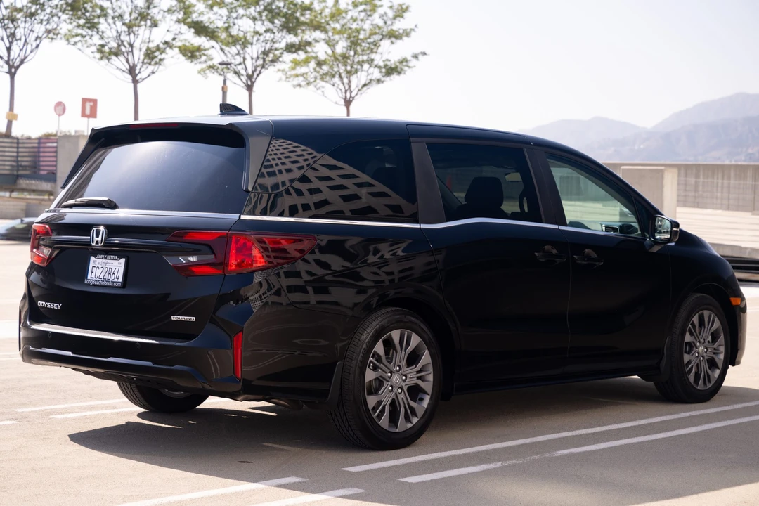 2025 Honda Odyssey - Image 8 of 31