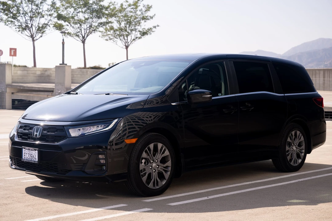 2025 Honda Odyssey - Image 16 of 31