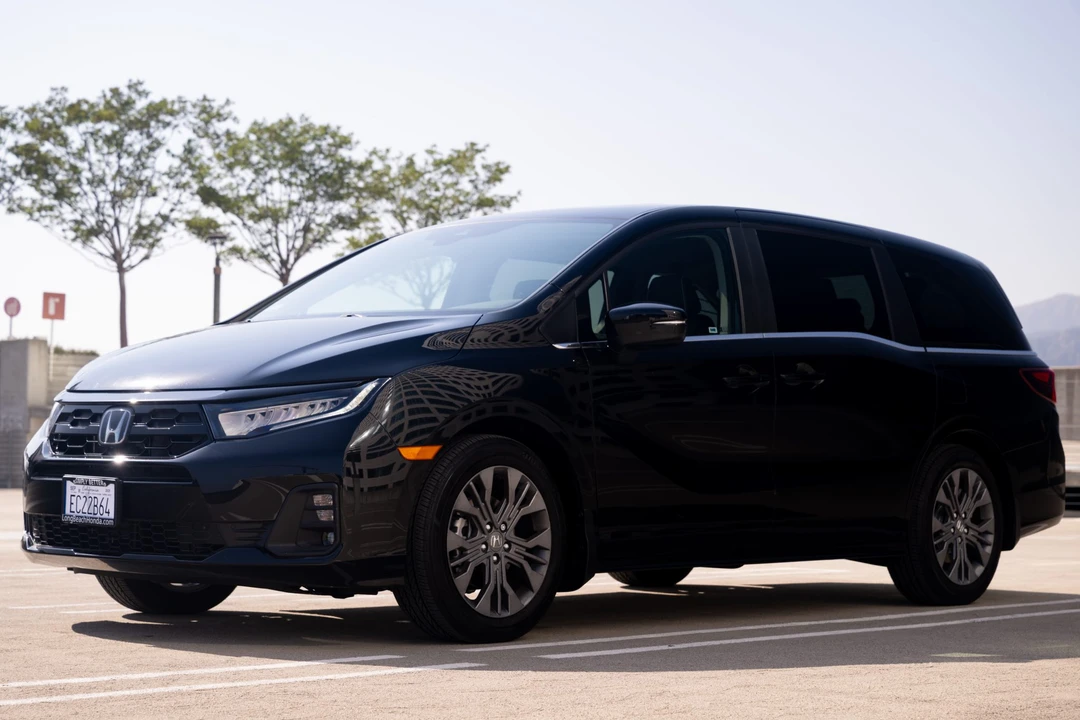 2025 Honda Odyssey - Image 17 of 31