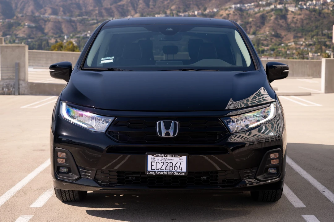 2025 Honda Odyssey - Image 2 of 31