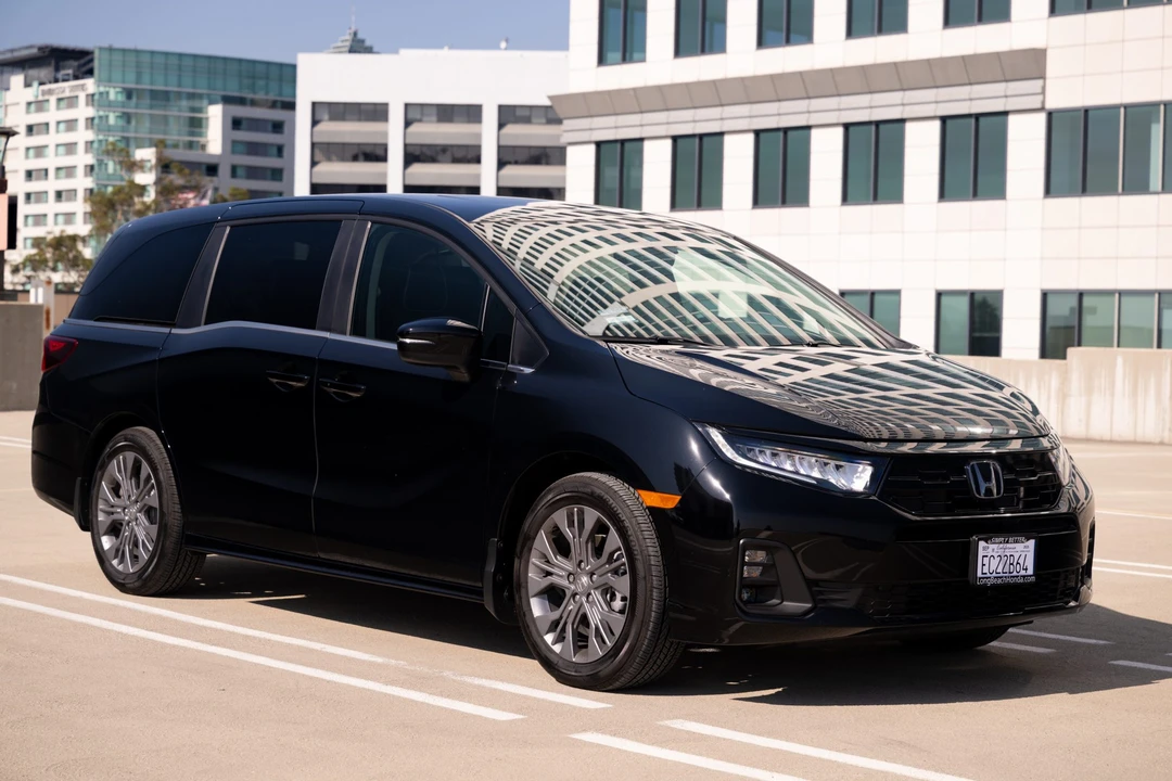 2025 Honda Odyssey - Image 4 of 31