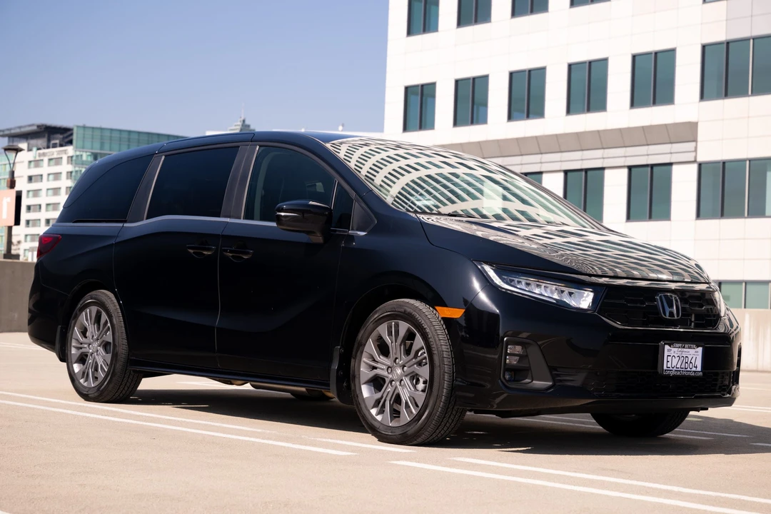 2025 Honda Odyssey - Image 5 of 31