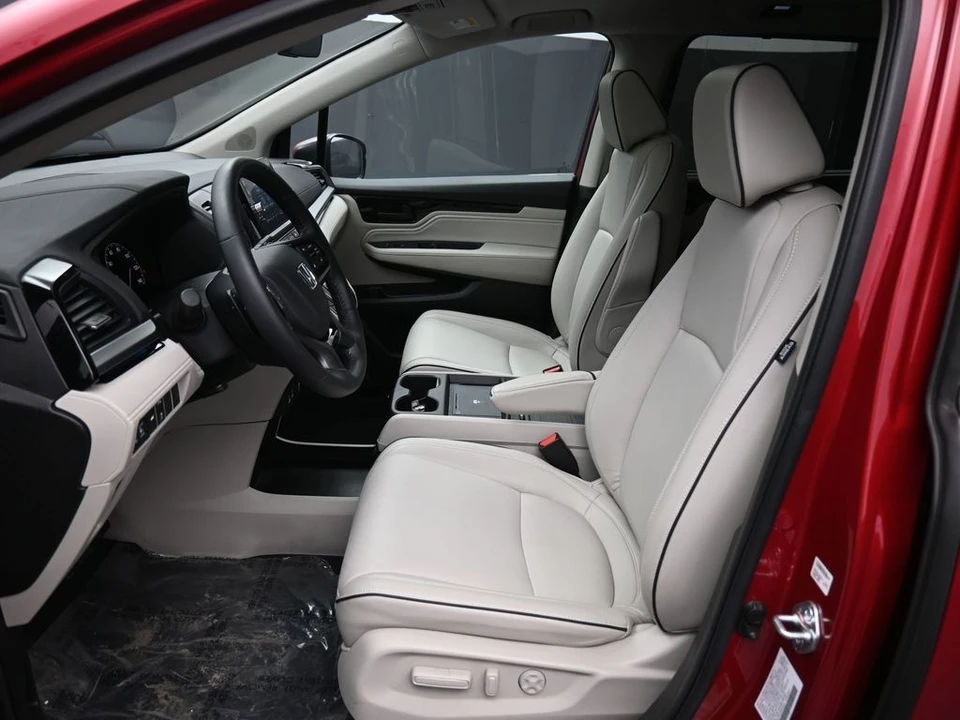 2025 Honda Odyssey - Image 19 of 21
